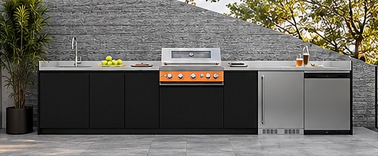 Cuisine extérieure LILA avec façades noires